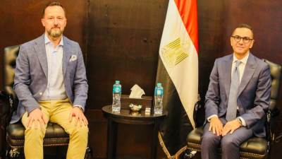 وزير الاستثمار يلتقي مدير عام شركة كوكاكولا هيلينيك- مصر لاستعراض أنشطة الشركة بالسوق المصري