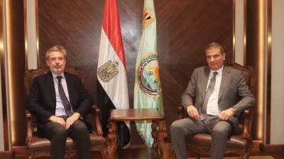 وزير الزراعة والسفير الإيطالي يبحثان التعاون في التصنيع الزراعى والتقاوى والبذور 