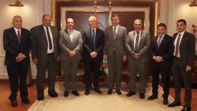 وزير الزراعة يبحث مع إحدى كبريات الشركات العالمية لإنتاج وتصنيع الألبان 