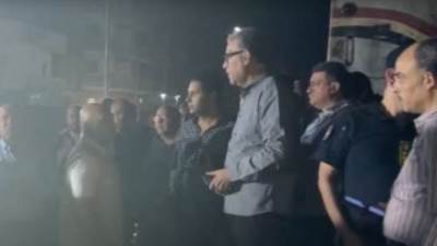 كامل الوزير وقيادات النقل والسكة الحديد يصلون موقع حادث قطارى الزقازيق