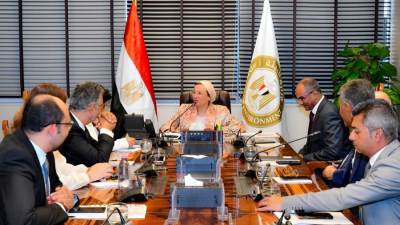 وزيرة البيئة تلتقى الرئيس التنفيذي لشركة Suez الفرنسية لبحث آليات التعاون في إقامة مشروعات تحويل المخلفات