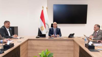 سويلم يتابع إجراءات تطوير الشركة القابضة للرى والصرف والشركات التابعة لها