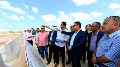 وزير الإسكان يتفقد موقف تنفيذ أعمال المرافق والطرق بالأراضى الخاضعة لولاية "هيئة المجتمعات العمرانية الجديدة" بمنطقة غرب الضبعة