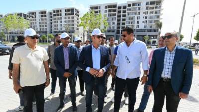 وزير الإسكان يتفقد موقف تسليم الوحدات السكنية لحاجزيها بـ"العلمين الجديدة"