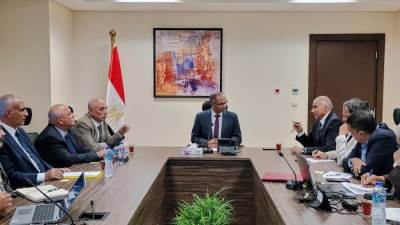 نائب الإسكان يعقد اجتماعاً لمتابعة موقف التطور العمراني والمرافق والطرق بتوسعات مدينة الشيخ زايد