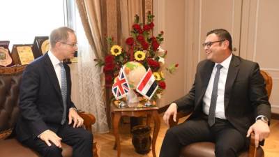 وزير الإسكان يستقبل السفير البريطانى بالقاهرة للتهنئة بتوليه حقيبة الإسكان