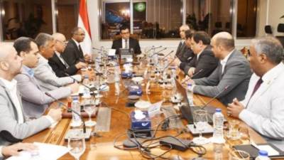 وزير الإسكان يبحث استخدام الحلول المتطورة لإدارة وتشغيل وصيانة منظومة مياه الشرب