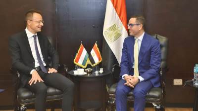 وزير الاستثمار والتجارة الخارجية يستقبل وزير الخارجية والتجارة المجري