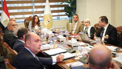 وزيرة التنمية المحلية تستعرض مع محافظ القاهرة مقترح تطوير شوارع الجوهري