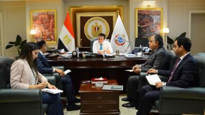  وزير الصحة والسكان يستقبل السفير المصرى بجنوب أفريقيا