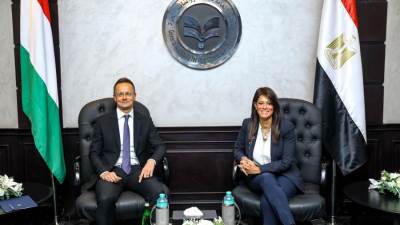 "المشاط" تعقد جلسة مباحثات مع وزير الخارجية والتجارة المجري لمناقشة تعزيز الاستثمار