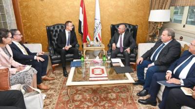 "كامل الوزير" يبحث مع وزير الخارجية المجري التعاون في مجالي الصناعة والنقل