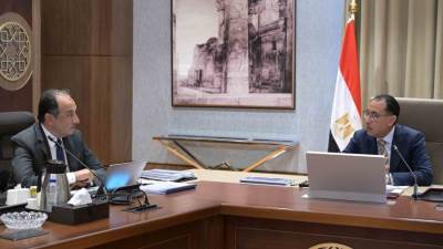 رئيس الوزراء يتابع مع وزير قطاع الأعمال العام عددا من ملفات العمل
