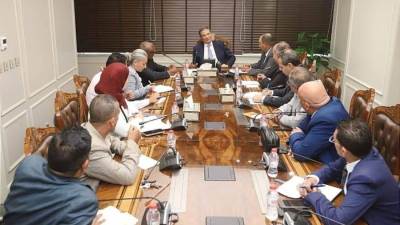 وزير الزراعة يبحث مع البعثة الإشرافية للايفاد جهود تنمية البيئات الصحراوية في مطروح