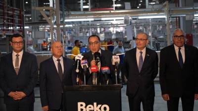 مدبولى: الحكومة استهدفت اجتذاب 3 شركات عالمية عملاقة..افتتحنا مصانع اثنتين والثالثة قريبا