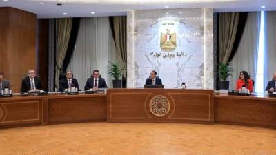 رئيس الوزراء يستعرض مقترحات بمخططات وتصميمات "مدينة العاصمة الطبية"