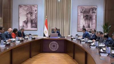 رئيس الوزراء يستعرض مشروعا مقترحا لإقامة مركز بيانات أخضر من خلال أحد التحالفات