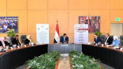 وزير الإسكان يتابع سير العمل بقطاع التخطيط والمشروعات بهيئة المجتمعات العمرانية الجديدة