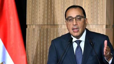 رئيس الوزراء يتقدم بالعزاء لأسر ضحايا حادث تصادم قطارى الزقازيق