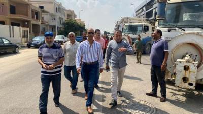 رئيس جهاز القاهرة الجديدة يتفقد محطات الصرف الصحي واصطفاف معدات الصيانة