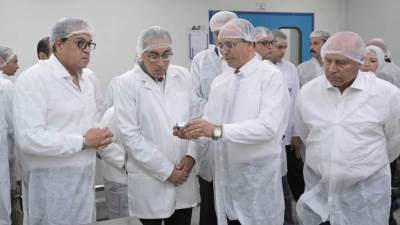 رئيس الوزراء يتفقد مصنع "أكديما انترناشيونال" التابع لشركة "أكديما"