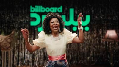 احتفالاً باليوم الوطني السعودي الـ94.. "بيلبورد عربية" تكرّم أيقونة الطرب السعودي الفنانة عتاب