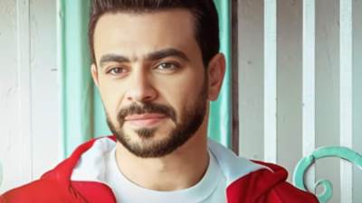 "هسافر أغسل صحون وامسح احذية" .. كريم الحسيني يعلن اعتزاله من التمثيل