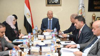 وزير الصناعة والنقل يترأس اجتماع مجلس إدارة هيئة تنفيذ المشروعات الصناعية والتعدينية