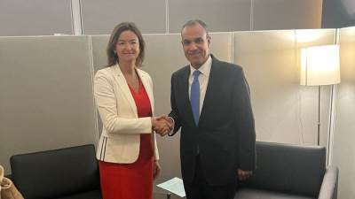 وزير الخارجية يلتقي مع نظيرته السلوفينية