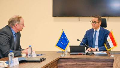 وزير الاستثمار يلتقي سفير الاتحاد الأوروبي لبحث تعزيز العلاقات الاقتصادية المشتركة