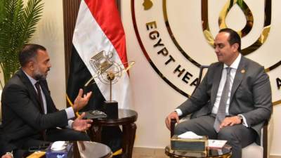 رئيس الرعاية الصحية يلتقي المدير العام لشركة روش مصر لبحث دعم مرضى الأورام