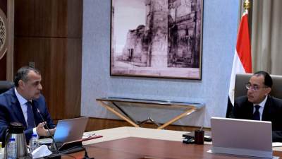رئيس الوزراء يتابع مع وزير الدولة للإنتاج الحربي عددا من ملفات عمل الوزارة