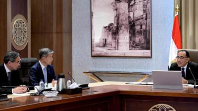 رئيس الوزراء يلتقي الرئيس التنفيذي لمجموعة "هايير" العالمية ووفدا حكوميا من مدينة "تشينغداو" التابعة لمقاطعة "شاندونغ" الصينية