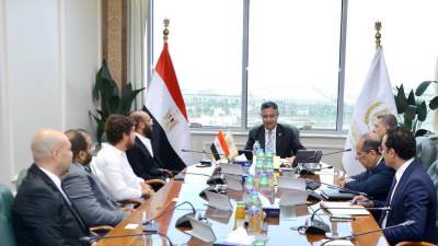 وزير التموين يعقد اجتماعاً مع شركة مكسب لتجارة التجزئة في إطار التعاون مع القطاع الخاص