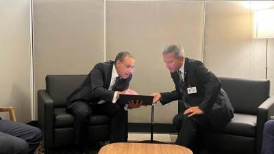 وزير الخارجية والهجرة وشئون المصريين في الخارج يلتقي بنظيره السنغافوري