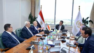 وزير التموين والتجارة الداخلية يستقبل وفد مجلس أمناء مدينة الشروق