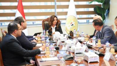 وزيرة التنمية المحلية تبحث مع رئيس شركة ( إي فاينانس) ملفات التعاون المشترك