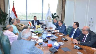 وزير التموين والتجارة الداخلية يلتقي بعدد من أعضاء مجلسي النواب والشيوخ