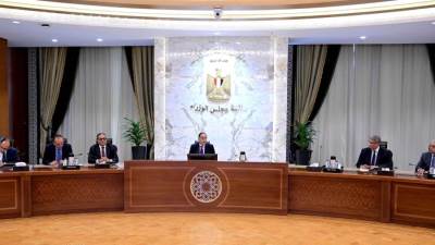 رئيس الوزراء يُتابع جهود تحلية مياه البحر