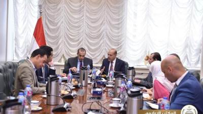 وزير الشئون النيابية والقانونية والتواصل السياسي يلتقي وزير العمل