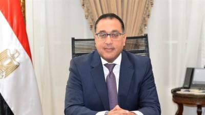 رئيس الوزراء يتفقد مدرسة العهد الجديد الثانوية بنات بإدارة السلام التعليمية