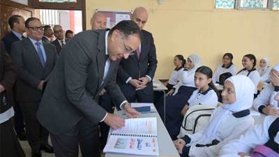 جولة مفاجئة لرئيس الوزراء بمدرسة محمد متولى الشعراوى بإدارة السلام التعليمية