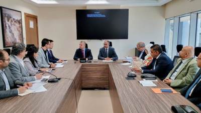 نائبا "وزير الاسكان" و"رئيس اقتصادية قناة السويس" يبحثان فرص التعاون