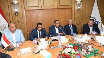 محافظ قنا و رئيس هيئة تنمية الصعيد  يبحثان إقامة مشروعات زراعية وسياحية بالمحافظة