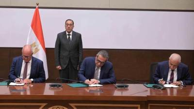 رئيس الوزراء يشهد مراسم توقيع عقد تأسيس شركة مياه العاصمة الإدارية 