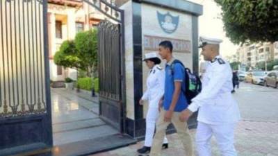 وزارة الداخلية تصطحب أبناء الشهداء إلى مدارسهم بمناسبة العام الدراسي الجديد