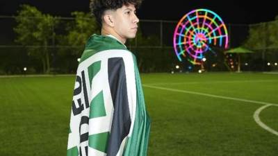 "زد إف سي" يضم لاعب الأهلي عمار حمدي في أولى صفقات الموسم الجديد