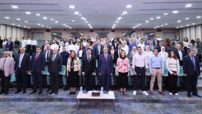 وزيرا الاتصالات والرياضة يكرمان البطل الأولمبى أحمد الجندى وزملائه