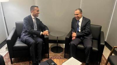 وزير الخارجية والهجرة يلتقي في نيويورك مع المبعوث الأوروبي لدول الخليج