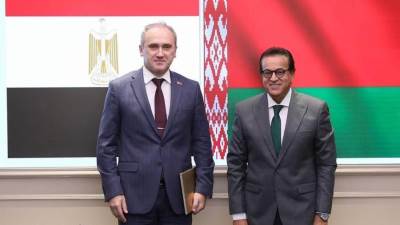وزير الصحة يستقبل سفير بيلاروسيا بالقاهرة لبحث سبل التعاون في القطاع الصحي